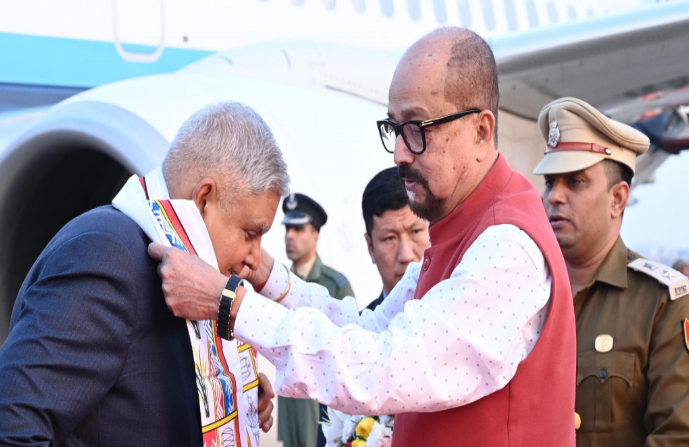 उप राष्ट्रपति  जगदीश धनखड़ का माना विमानतल में आत्मीय स्वागत