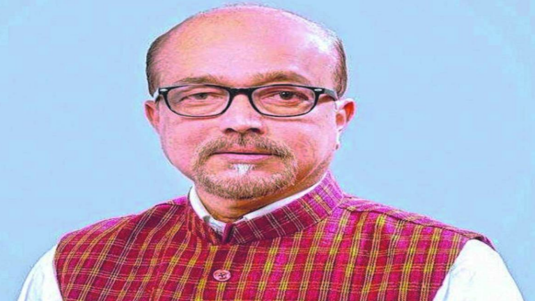 राज्यपाल  डेका से खेल मंत्री श्री वर्मा ने सौजन्य भेंट की